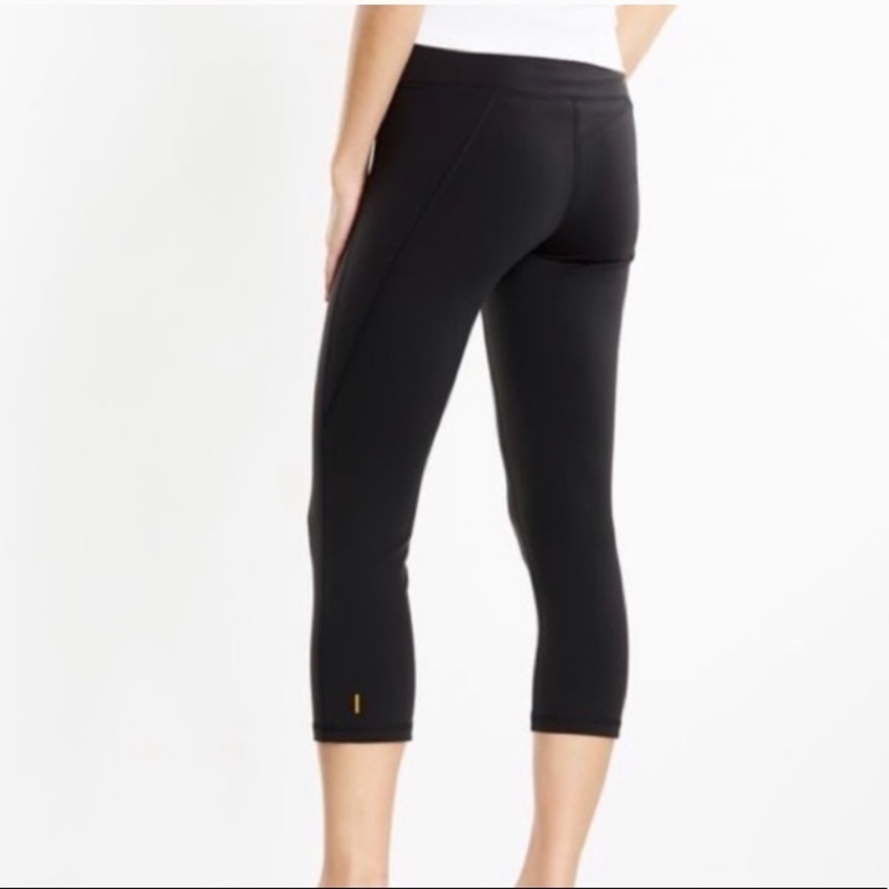 Lucy | Cropped | Leggings | Capri | Small